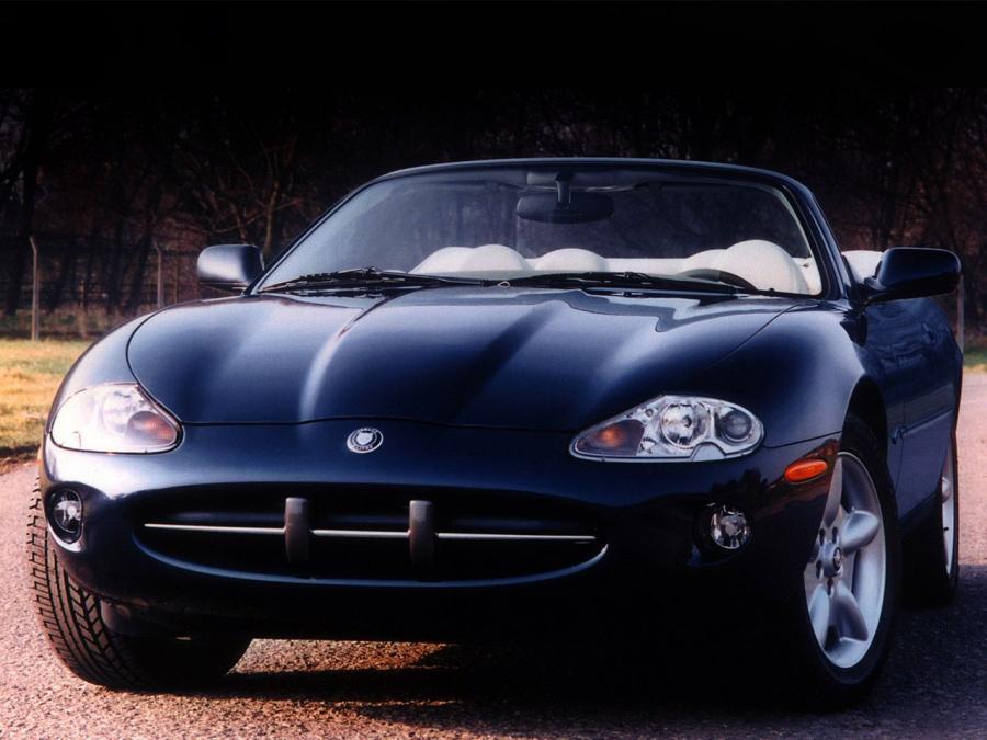  Jaguar XK8 Convertible 1996 года  (фото 6 из 21)